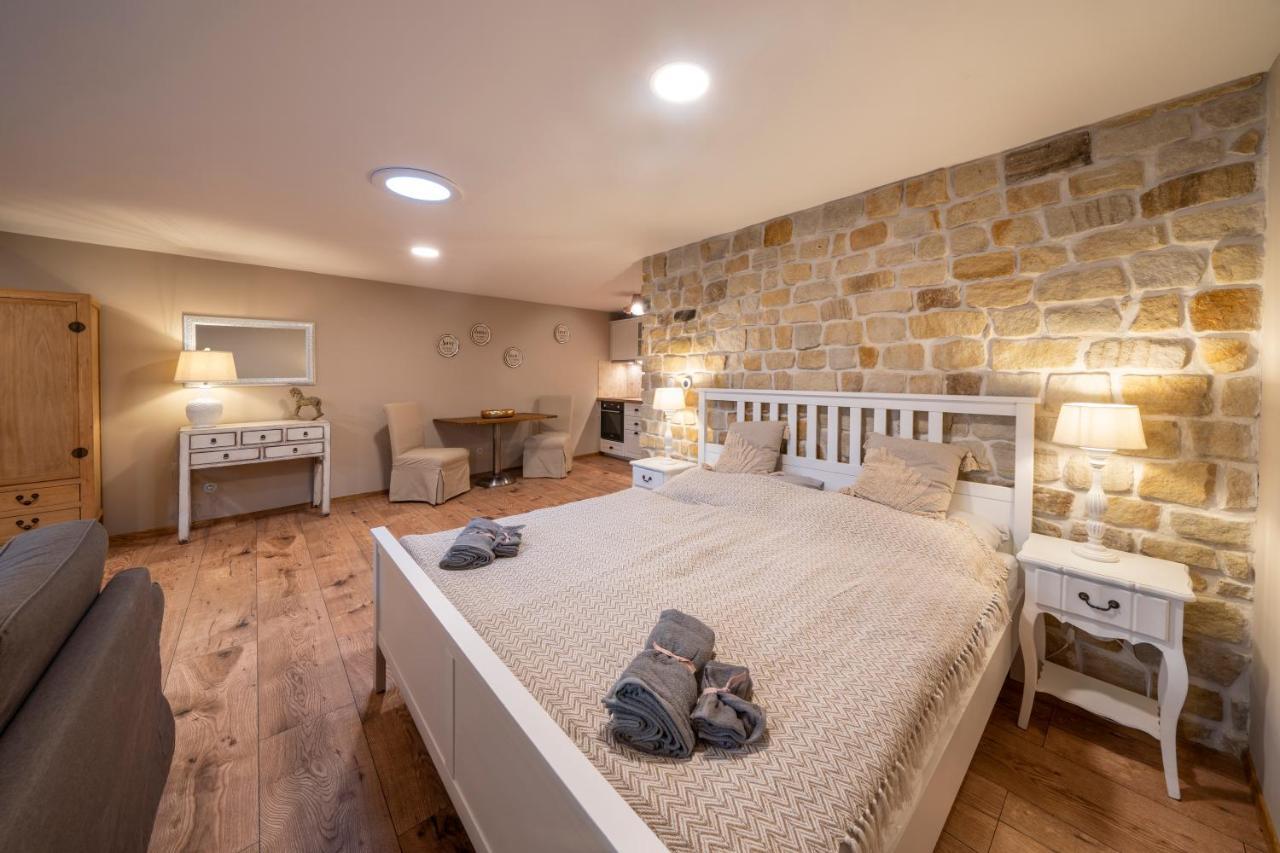 Prague West - Studio Chyne Terrace Екстериор снимка